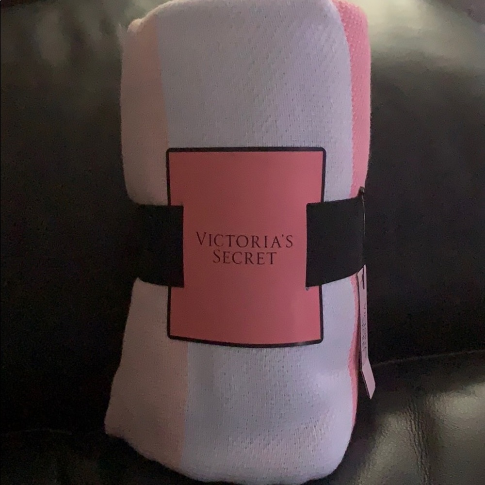VICTORIA’S SECRET THROW PASTEL COLORS